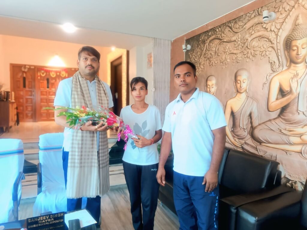 हैप्पी लड्डू ट्रस्ट ने मेयर को सौंपा ज्ञापन, गोल्फ ग्राउंड में मूलभूत सुविधाओं की मांग…