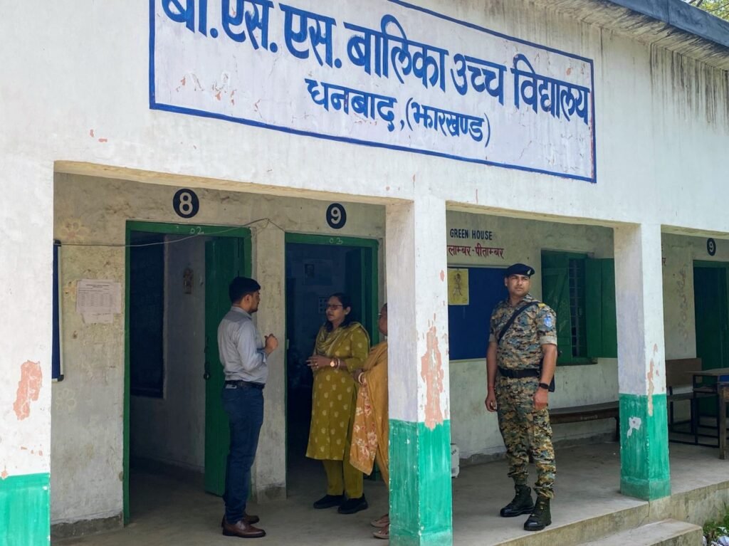 उपायुक्त ने किया परीक्षा केंद्र व कंट्रोल रूम का निरीक्षण…