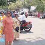 भीषण गर्मी में राहत: मारवाड़ी महिला समिति ने राहगीरों को बांटा पानी…