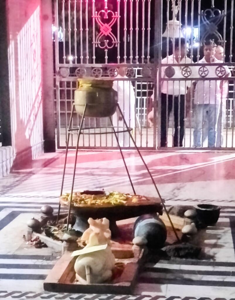 सिंदरी में एक विक्षिप्त, पागल ने शहरपुरा शिव मंदिर के शिवलिंग को क्षतिग्रस्त किया…