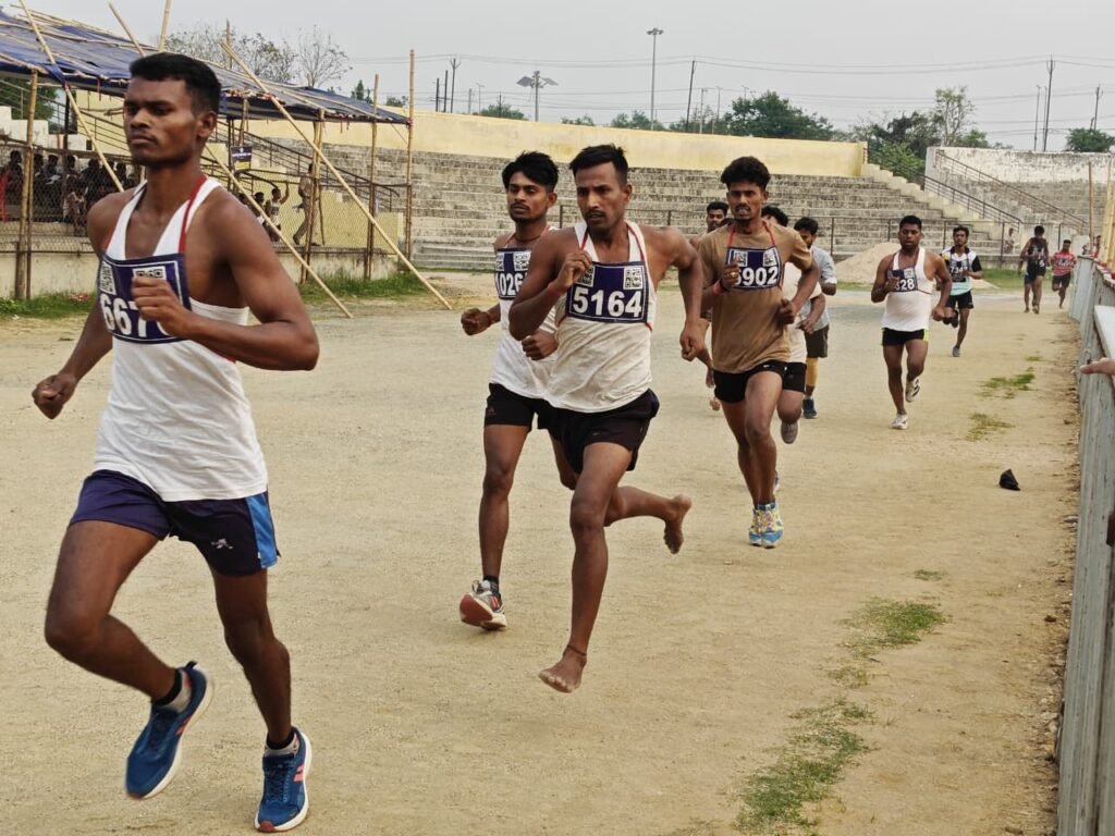 धनबाद होमगार्ड बहाली: शहरी गैर-तकनीकी अभ्यर्थियों की शारीरिक दक्षता परीक्षा संपन्न, पारदर्शिता पर रहा विशेष जोर…