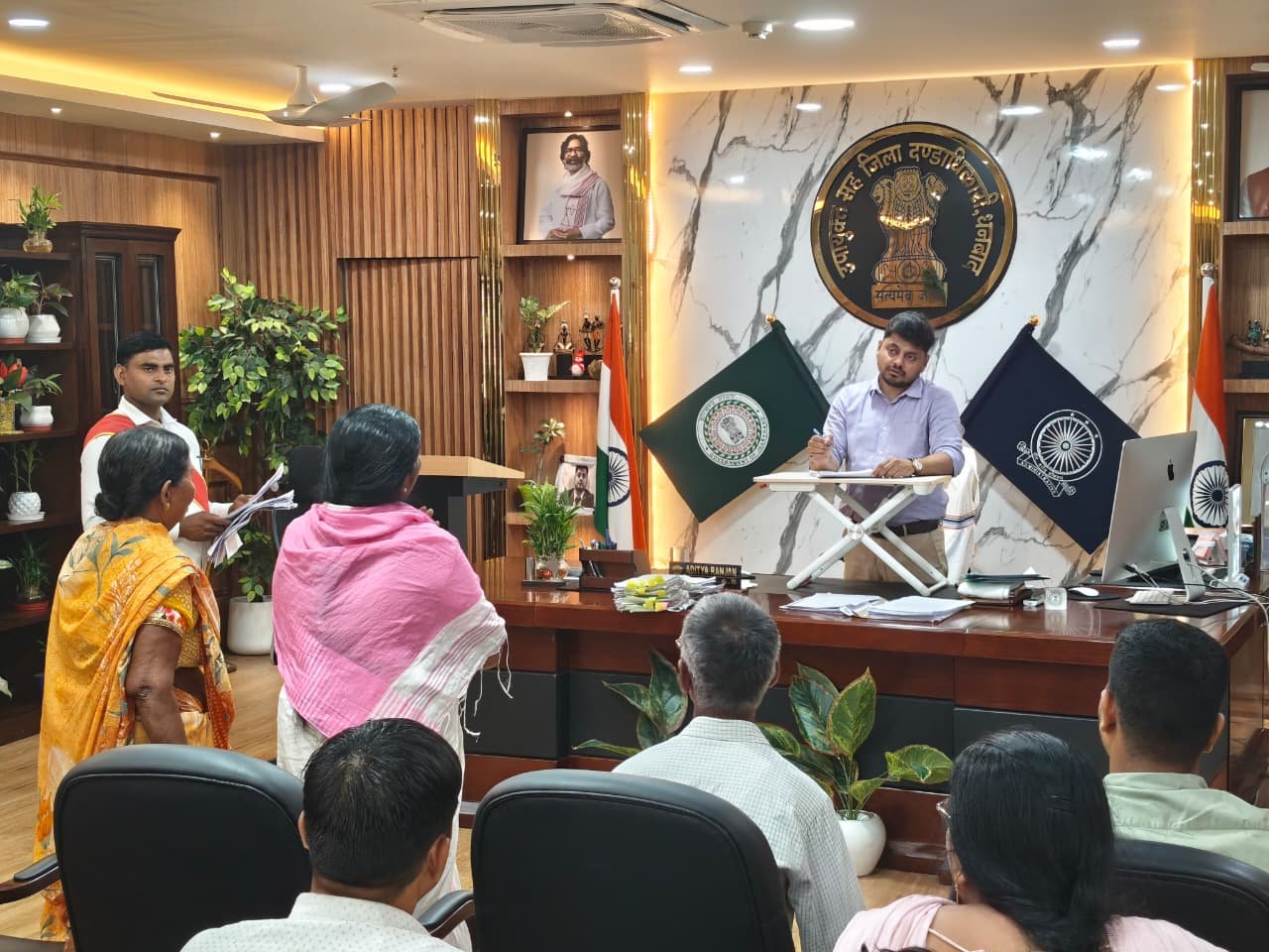 जनता दरबार में आमजनों की समस्याओं से अवगत हुए उपायुक्त, समस्याओं के निष्पादन हेतु अधिकारियों को दिए निर्देश…