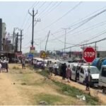 धनबाद में यातायात व्यवस्था बदहाल: स्कूल भेन और बसों के कब्जे में 8 लेन रोड, पुलिस की चुप्पी पर उठे सवाल….