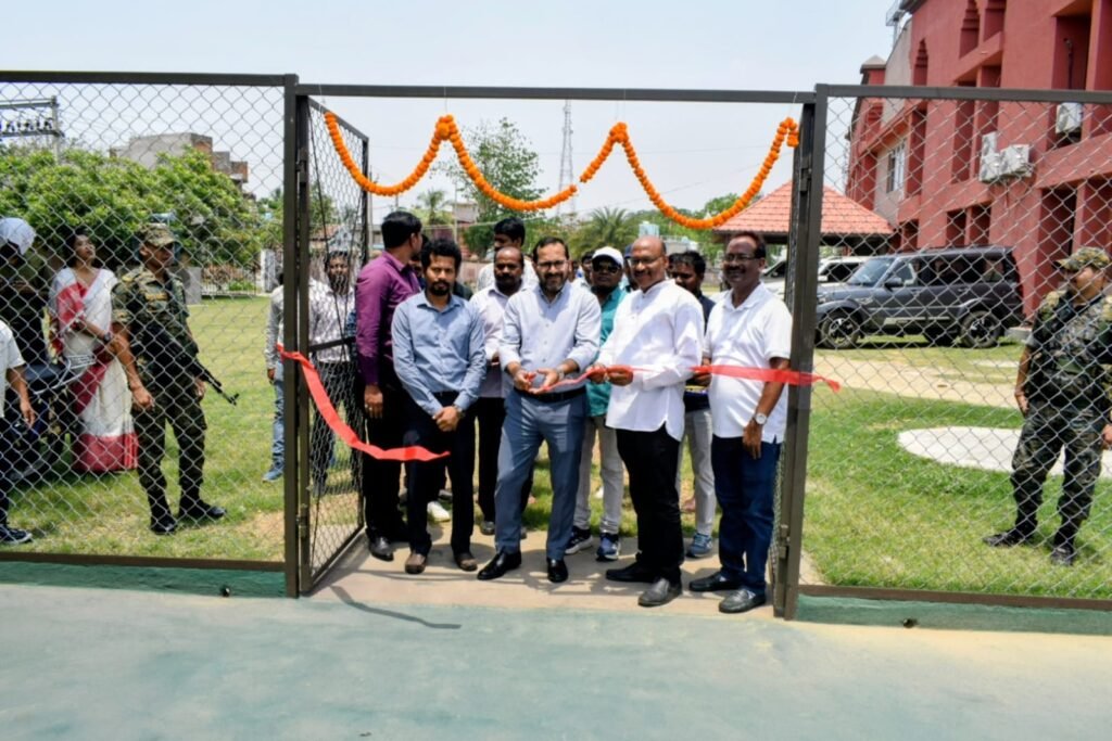 बिरसा मुंडा स्टेडियम, सरायकेला में नवनिर्मित खेल परिसंपत्तियों का उपायुक्त ने किया उद्घाटन…