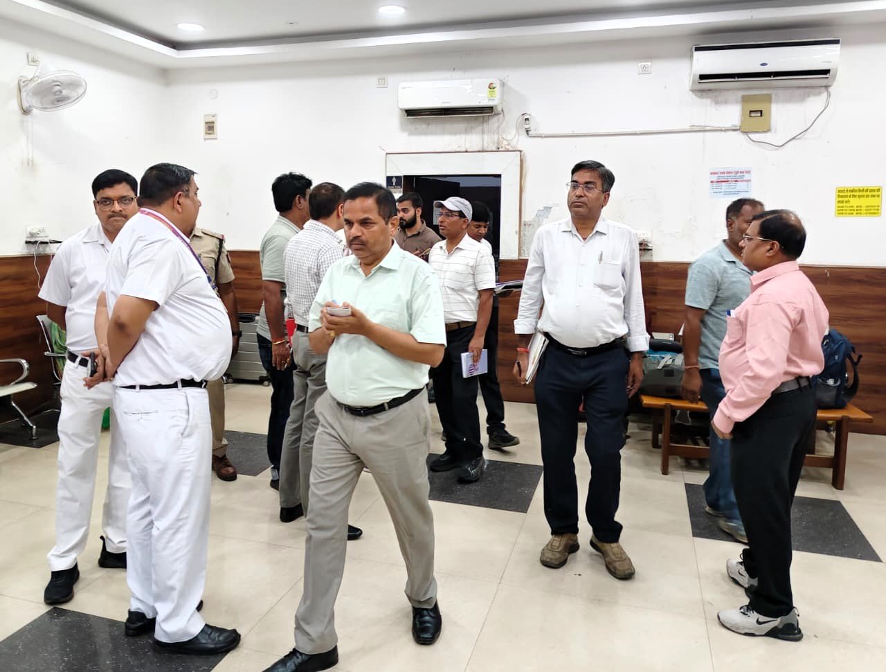 सर्विस इम्प्रूवमेंट ग्रुप (एस.आई.जी.) के अंतर्गत धनबाद स्टेशन का निरीक्षण…