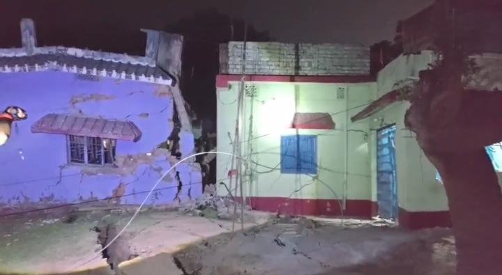 धनबाद में फिर भू-धसान का कहर: टण्डाबाड़ी बस्ती के 10 घर धंसे, 4 घायल, एक की हालत गंभीर…