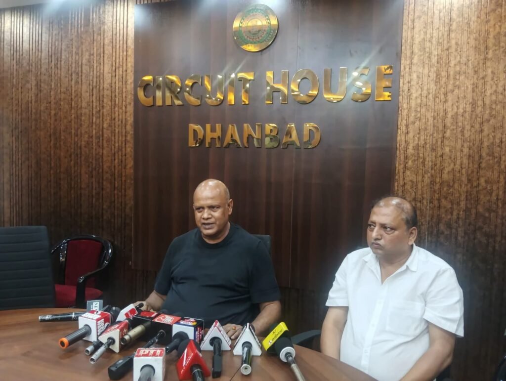 एयरपोर्ट के लिए घमासान : सांसद के आरोप को विधायक अरूप ने किया खारिज, केंद्र पर फोड़ा ठीकरा…