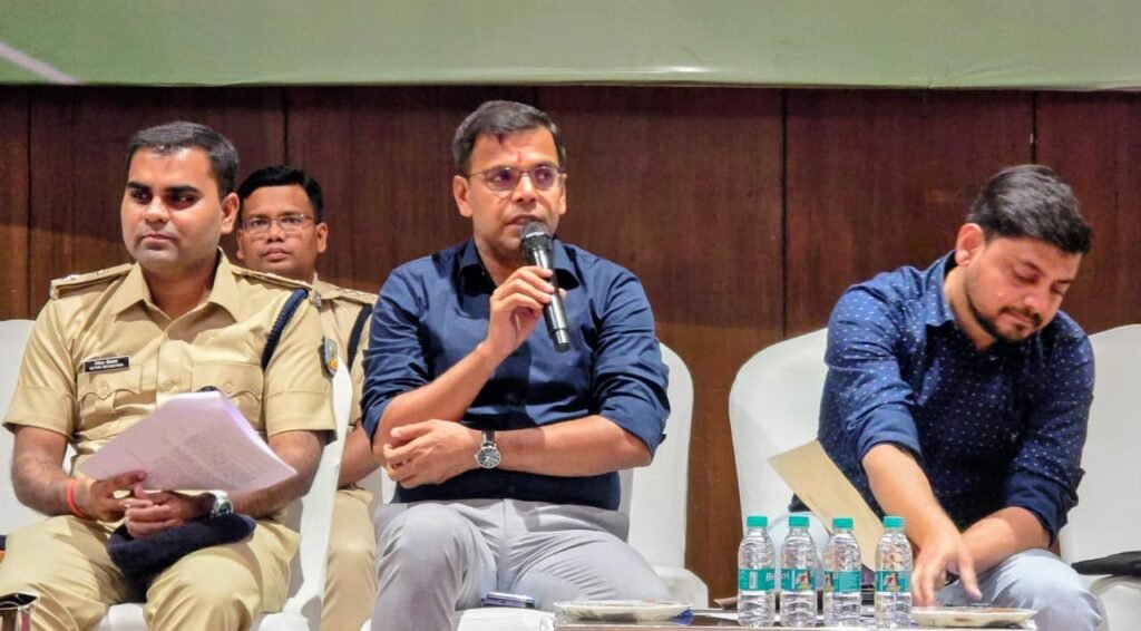 शांतिपूर्ण परीक्षा संपन्न कराने के लिए दंडाधिकारियों व पुलिस पदाधिकारियों को दिए दिशा निर्देश…