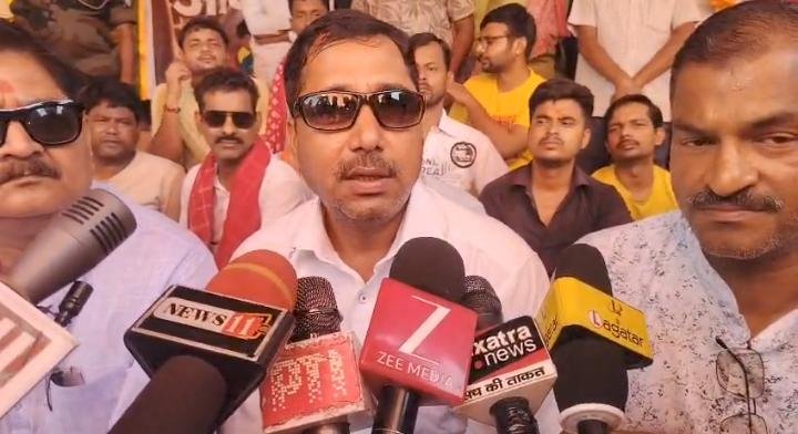 केन्दुआडीह NH सड़क चालू करने की मांग को लेकर चैंबर व्यवसायियों का आहुत बंद सफल..करकेंद से पुटकी तक बाज़ार रहा बंद..