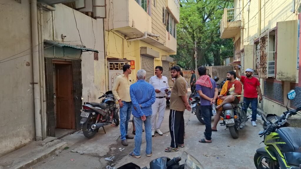 धनबाद में बंद घर में बड़ी चोरी, नकद समेत करोड़ों के गहने ले उड़े चोर…