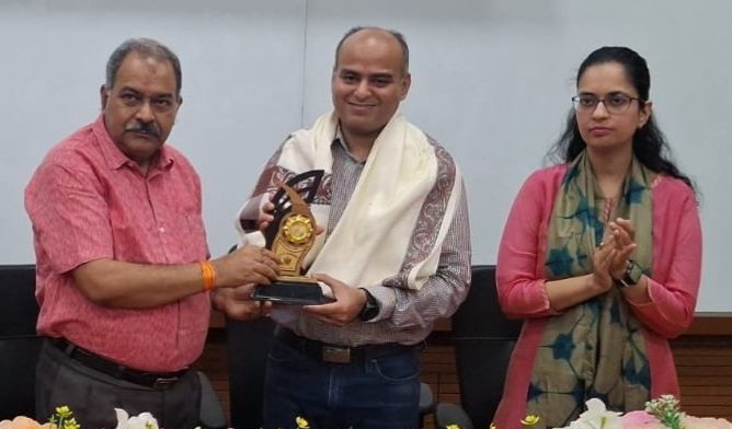 बी.आई.टी. सिंदरी में UPSC अभ्यर्थियों के लिए प्रेरक सत्र, IAS कर्ण सत्यार्थी ने सफलता के मंत्र किए साझा…