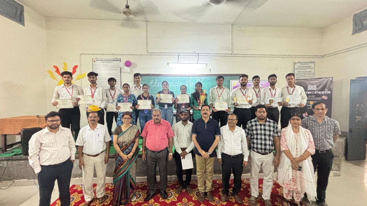 बी.आई.टी सिंदरी में ‘इलेक्ट्रोफिएस्टा’ एवं ‘टेक जेनिसिस’ का भव्य समापन, विजेताओं को किया गया सम्मानित…