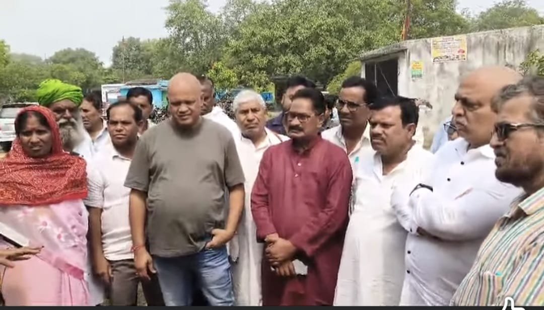 बाघमारा के ठंडाबाड़ी में भू-धसान क्षेत्र का निरसा विधायक अरूप चटर्जी और पूर्व मेयर चंद्रशेखर अग्रवाल ने किया निरीक्षण..