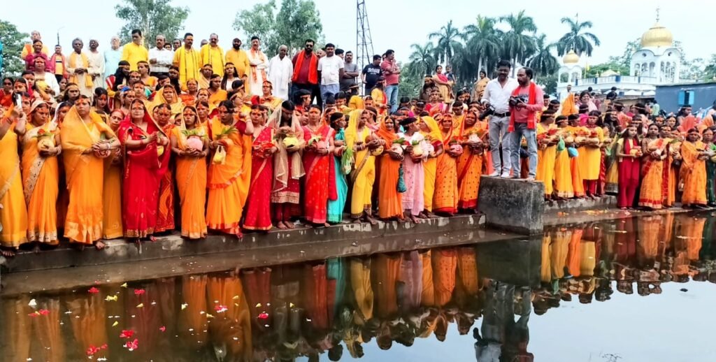 सिंदरी में शिव मंदिर पुनः प्राण प्रतिष्ठा के लिए निकली कलश यात्रा…