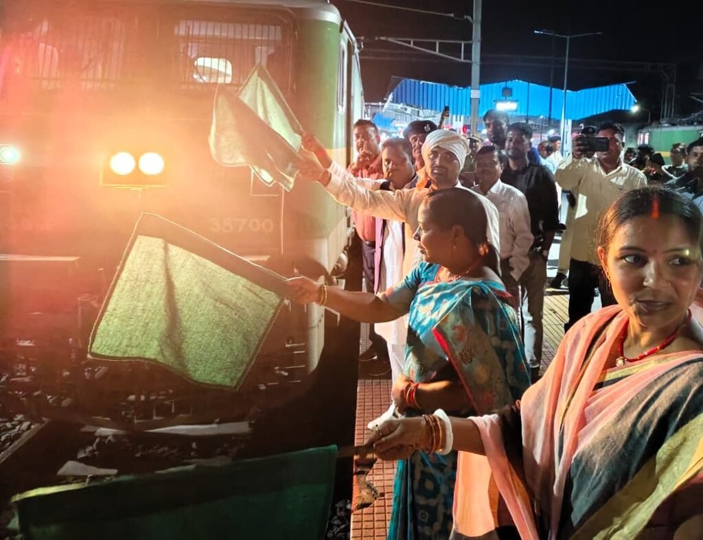 रांची-लोकमान्य तिलक टर्मिनस एक्सप्रेस का पारसनाथ स्टेशन पर ठहराव का शुभारम्भ …