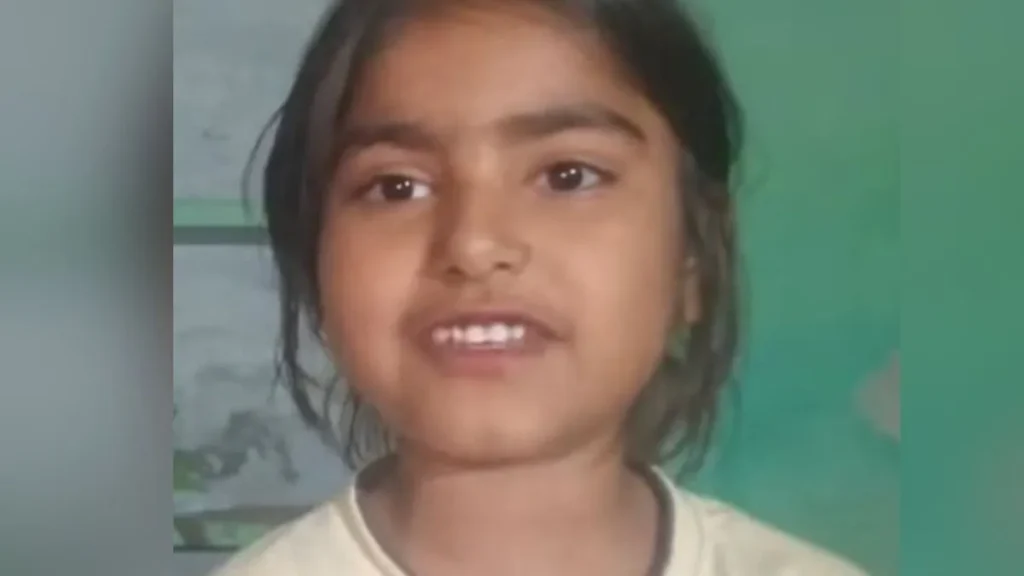 “हर मां-बाप अमीर नहीं होते…”: अमरोहा की नन्ही माही की भावुक अपील, महंगी किताबों पर उठे सवाल…