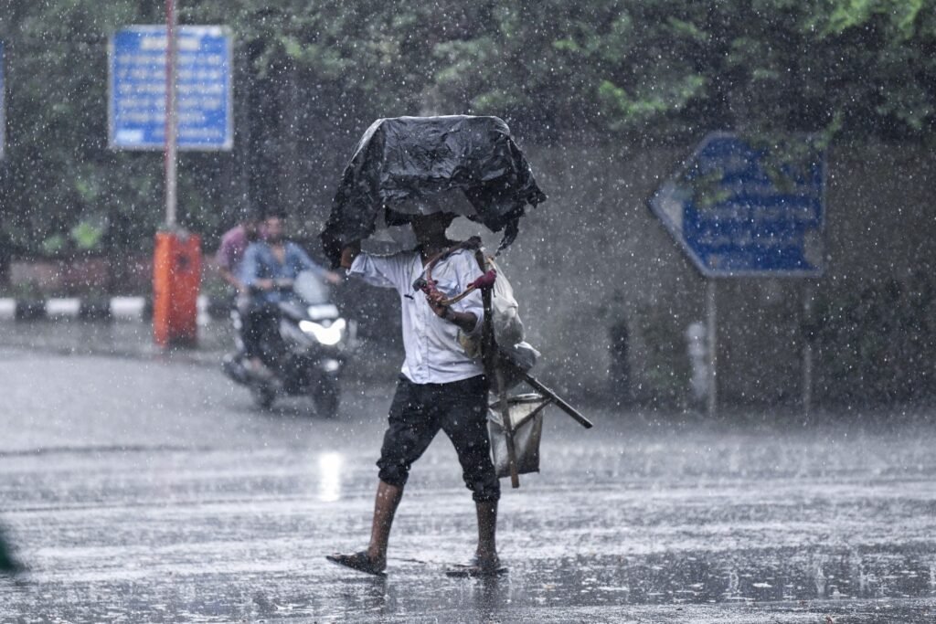 देश में मौसम का बड़ा बदलाव: भीषण गर्मी के बीच 13 राज्यों में तेज आंधी-बारिश का अलर्ट…