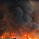 “लखनऊ में भीषण आग का कहर: 200 से ज्यादा झोपड़ियां खाक, कई किलोमीटर तक दिखा धुएं का गुबार”….