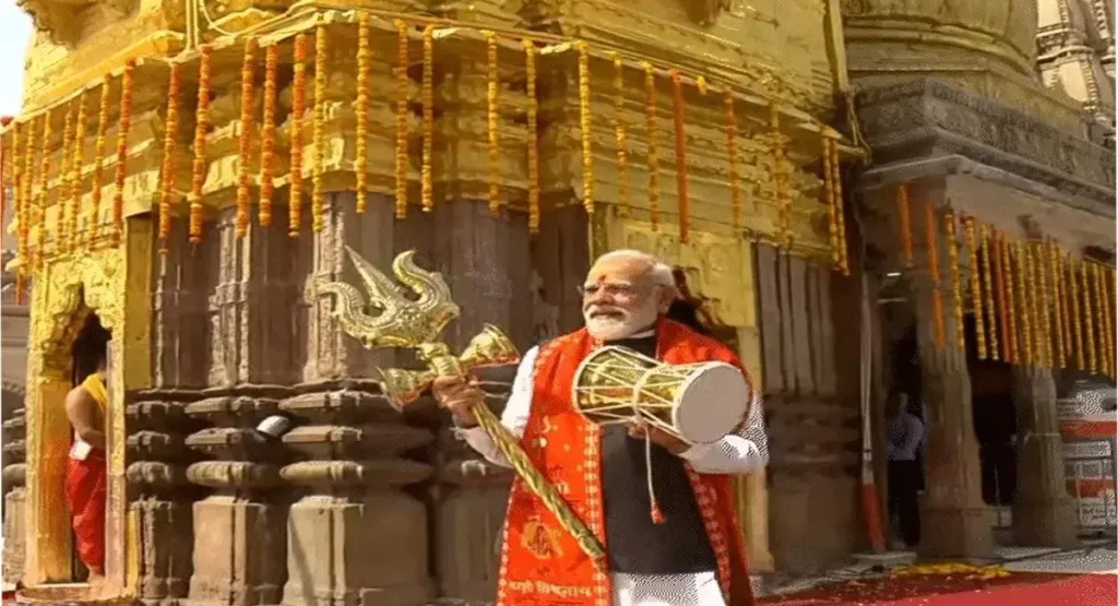 काशी में पीएम मोदी का भव्य रोड शो: 14 किमी तक उमड़ा जनसैलाब, बाबा विश्वनाथ के दरबार में टेका माथा…