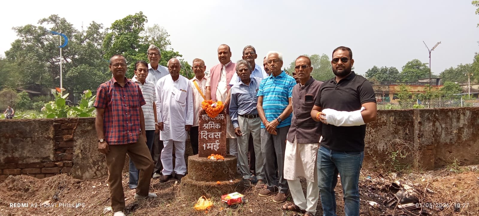 सिंदरी रोड़ा बांध स्थित शहीद स्मारक पर एफ सी आई वी एस एस इंप्लाईज वेलफेयर एसोसिएशन के सदस्यों मनाया गया मई दिवस…