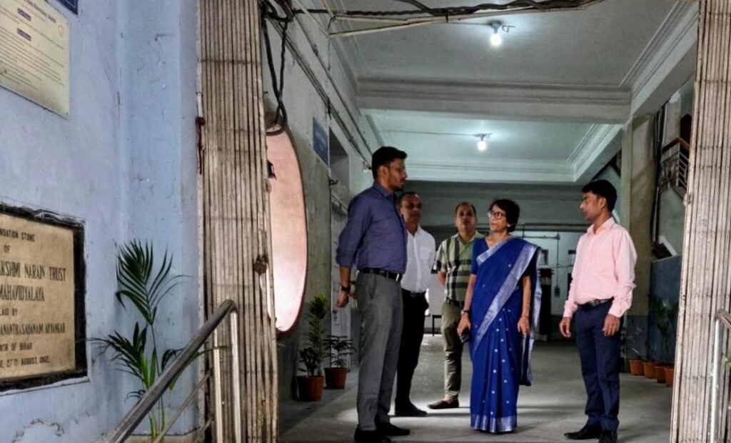 NEET UG 2026 को लेकर धनबाद में तैयारी पूरी, SDM ने परीक्षा केंद्रों का किया निरीक्षण…
