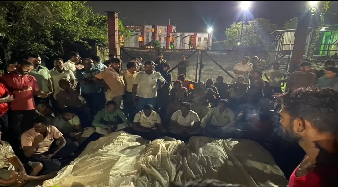 फॉलोअप : बीसीसीएल की मुनीडीह कोल वाशरी हादसे में चार मजदूरों की मौत के बाद भड़का आक्रोश, गेट पर शव रखकर विरोध शुरू..