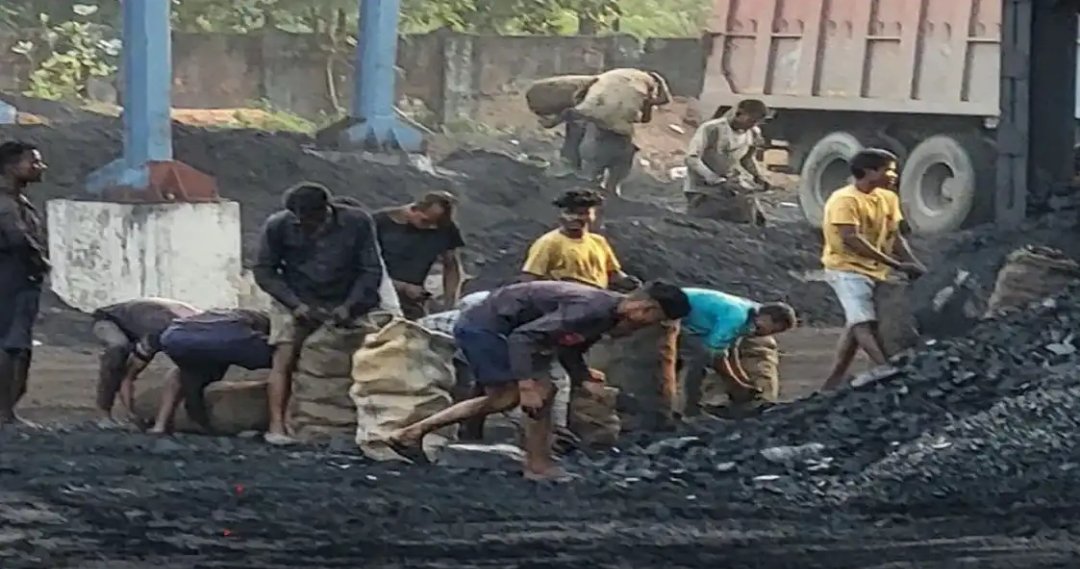 धनबाद में बड़ा खुलासा : जब्त हजार टन कोयले की हो गई चोरी, खनन विभाग कटघरे में…