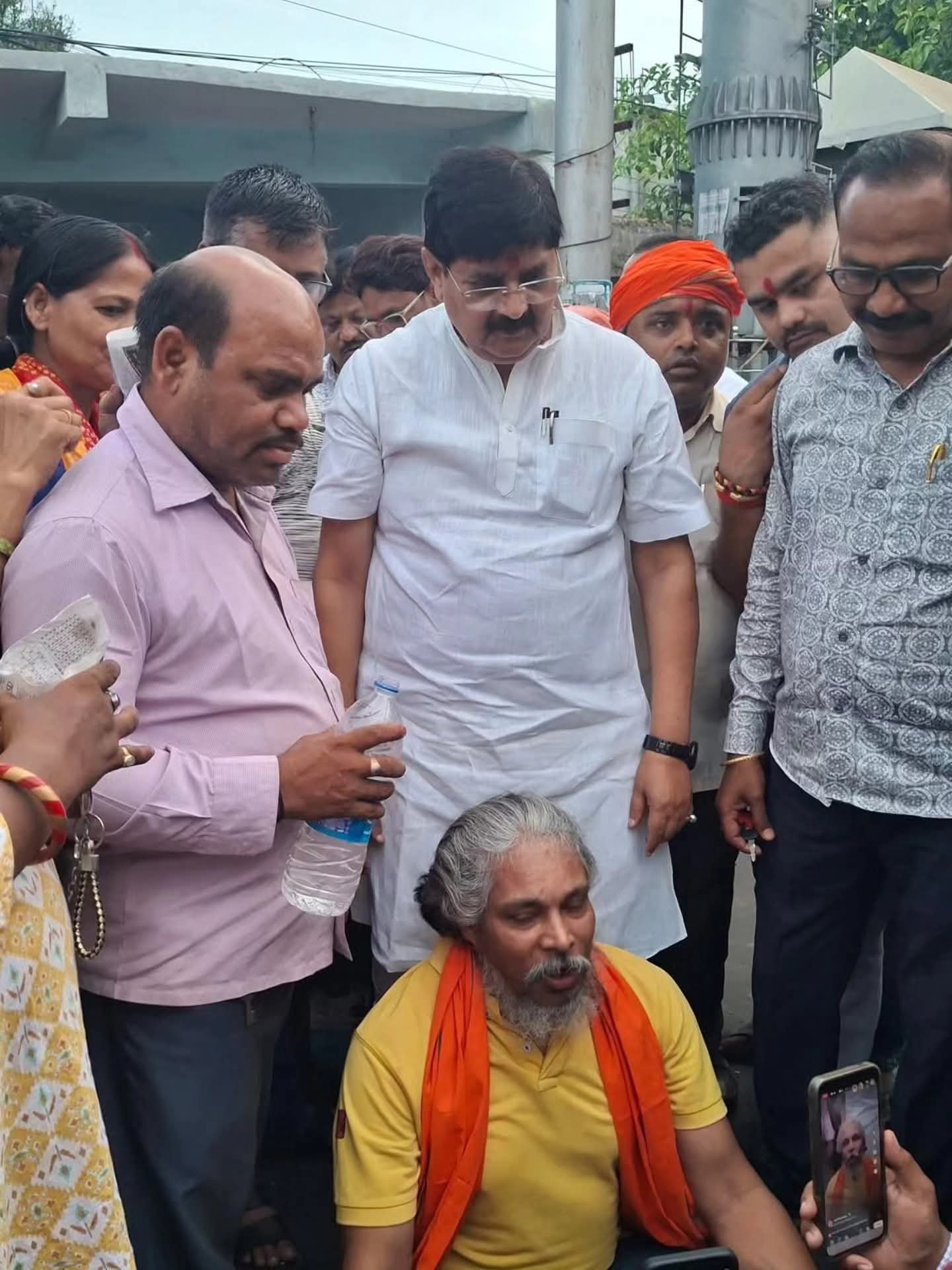 संकल्प की जीत: पांच वर्षों बाद सुनील पांडेय ने कराया मुंडन, कार्यकर्ताओं के लिए बने प्रेरणा…