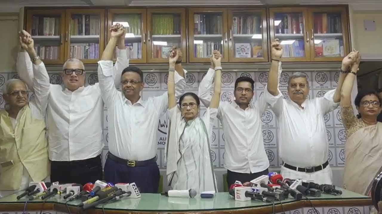 CM पद से इस्तीफा देने से Mamta Banerjee का इंकार,कहा- इस्तीफा देने का सवाल ही कहां उठता है, हम हारे नहीं हैं !..