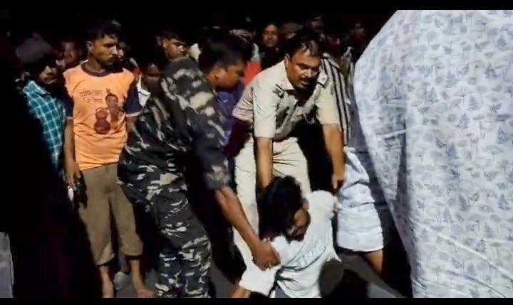 सिंह नगर में कोयला लोड हाइवा का कहर: मां की मौत, बेटे के सामने बिछी लाश, सड़क जाम…