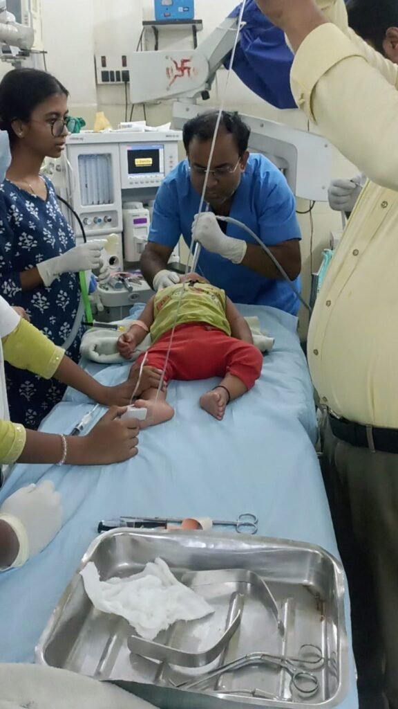 धनबाद SNMMCH में जटिल ऑपरेशन से मासूम की जान बची, देवघर से रेफर हुआ था मामला…
