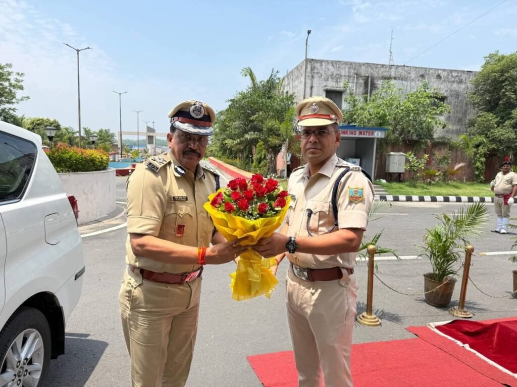 आईजी ने किया धनबाद का दौरा, अपराध नियंत्रण और विधि-व्यवस्था को लेकर दिए निर्देश…