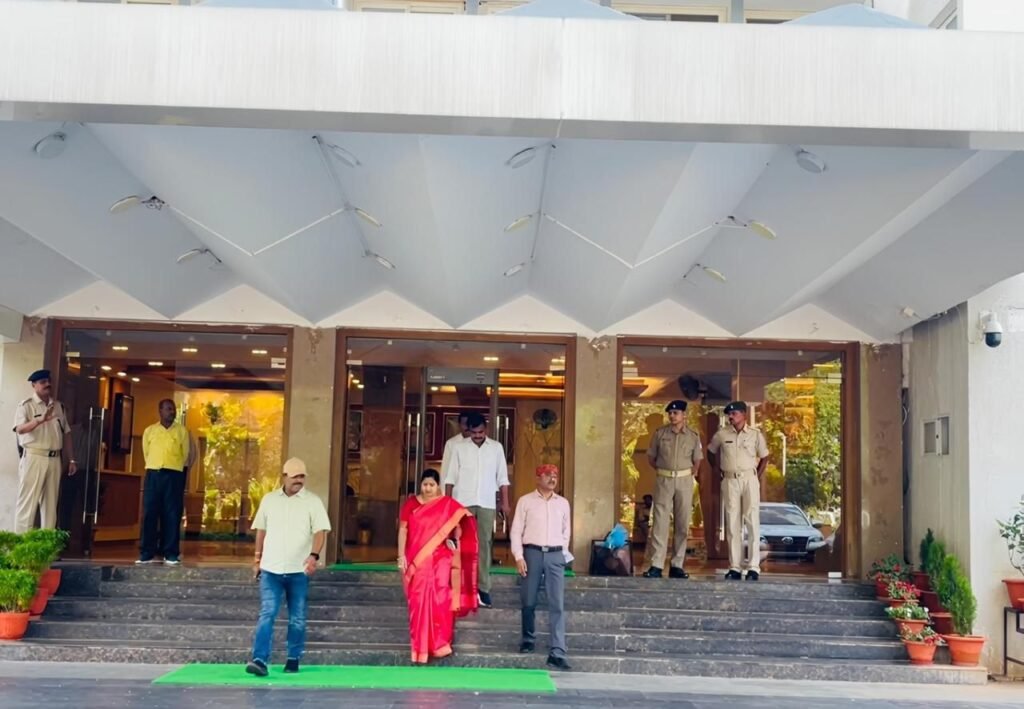 झरिया विधायक रागिनी सिंह ने झरिया विंधानसभा में बिजली से हो रही ज्वलंत समस्याओं को लेकर ऊर्जा विभाग से की वार्ता…
