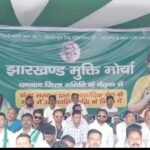 महंगाई के खिलाफ झामुमो का प्रदर्शन, रणधीर वर्मा चौक पर केंद्र सरकार के खिलाफ नारेबाजी…