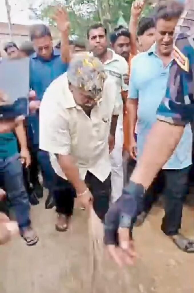 झाड़ू हाथ में लेकर सफाई अभियान पर निकले भाजपा विधायक जितेंद्र तिवारी…