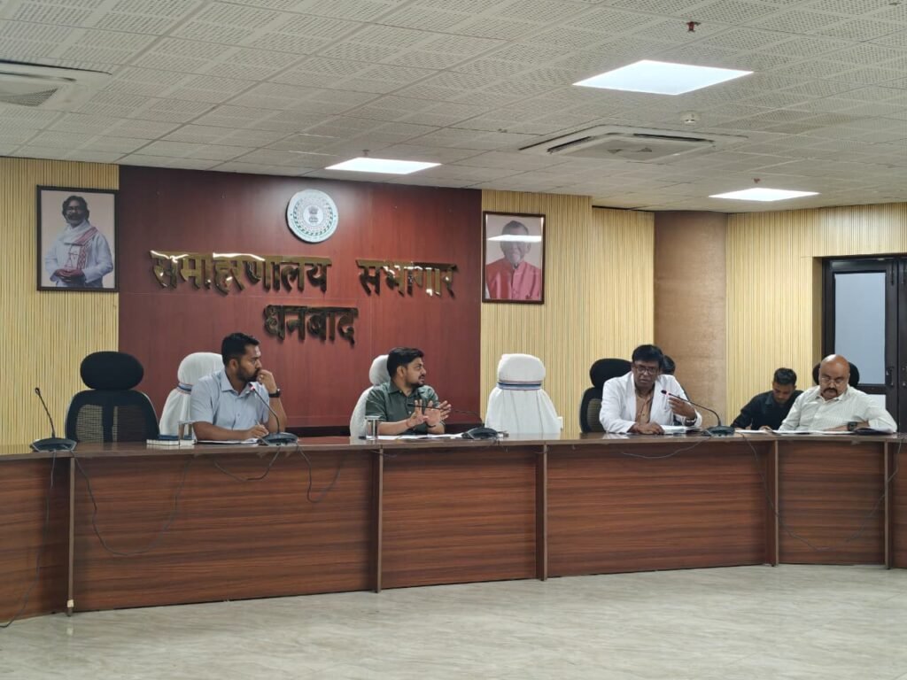 उपायुक्त ने सदर, एसएनएमएमसीएच समेत सभी स्वास्थ्य केंद्रों में बिजली व्यवस्था को सुदृढ़ करने हेतु की बैठक…