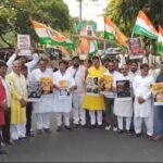 NEET पेपर लीक पर धनबाद में कांग्रेस का हल्लाबोल, PM और शिक्षा मंत्री का पुतला फूंका…