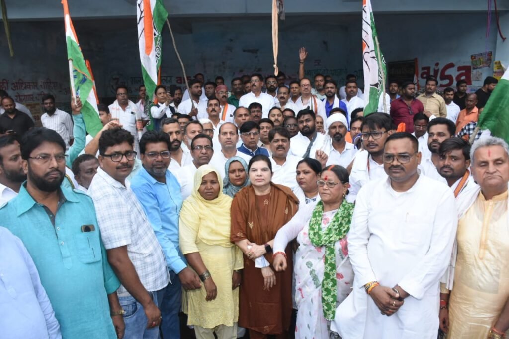 धनबाद अंचल अधिकारी के खिलाफ कांग्रेस का प्रदर्शन, स्थानांतरण और जांच की मांग…