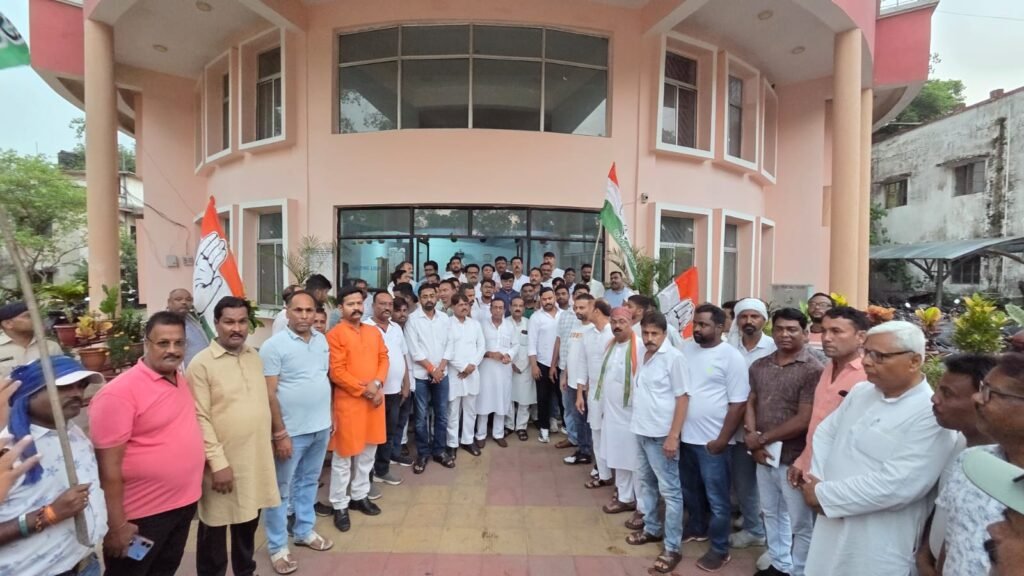धनबाद जिला कांग्रेस कमिटी ने हजारों की संख्या में निकाला आक्रोश मार्च..