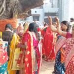 वट सावित्री पूजा पर महिलाओं ने रखा व्रत, पति की लंबी उम्र की कामना की…