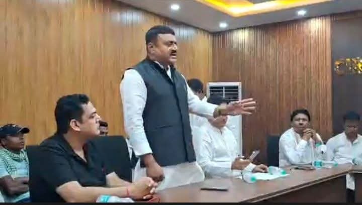 कांग्रेस का जिलाध्यक्ष भाजपा का स्लीपर सेल : वैभव सिन्हा…