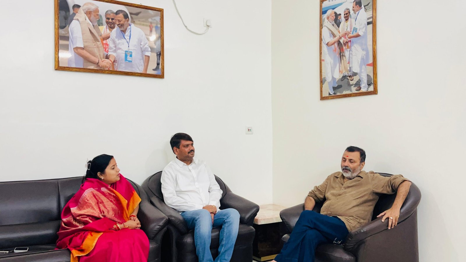 देवघर में सांसद निशिकांत दुबे से मिले मेयर संजीव सिंह एवं विधायक रागिनी सिंह…