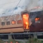 सासाराम स्टेशन पर खड़ी पैसेंजर ट्रेन में आग, एक बोगी पूरी तरह जलकर खाक….