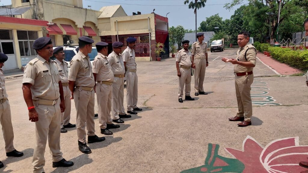 धनबाद जेल की सुरक्षा व्यवस्था का डीएसपी सीसीआर ने लिया जायजा, जवानों को दिए सख्त निर्देश…