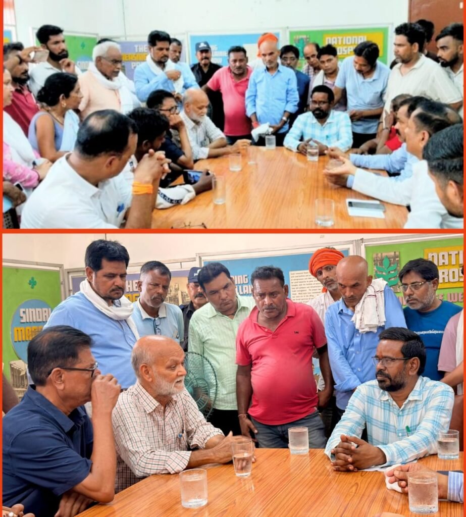 सिन्दरी में एफसीआई प्रबंधन के खिलाफ जोरदार प्रदर्शन, विधायक चन्द्रदेव महतो के हस्तक्षेप के बाद हुई वार्ता…