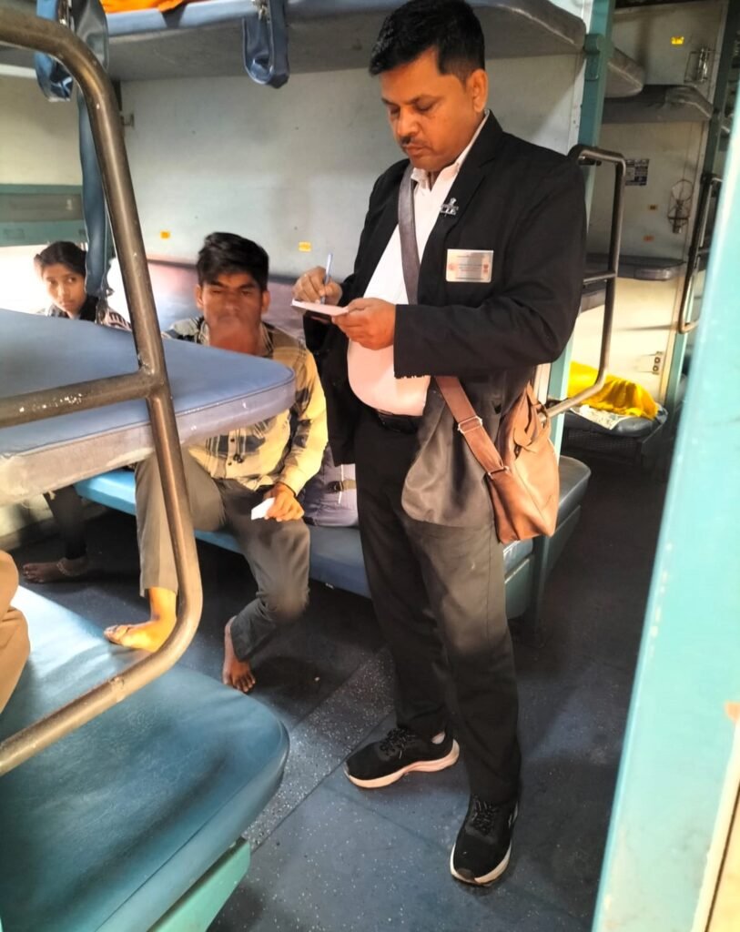 धनबाद मंडल में चलाया गया मेगा टिकट चेकिंग अभियान…