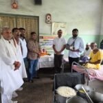 धनबाद जिला यूथ कांग्रेस ने पूर्व पीएम राजीव गांधी की पुण्यतिथि पर निर्मला कुष्ठ आश्रम में गरीबों के बीच भोजन वितरण किया…