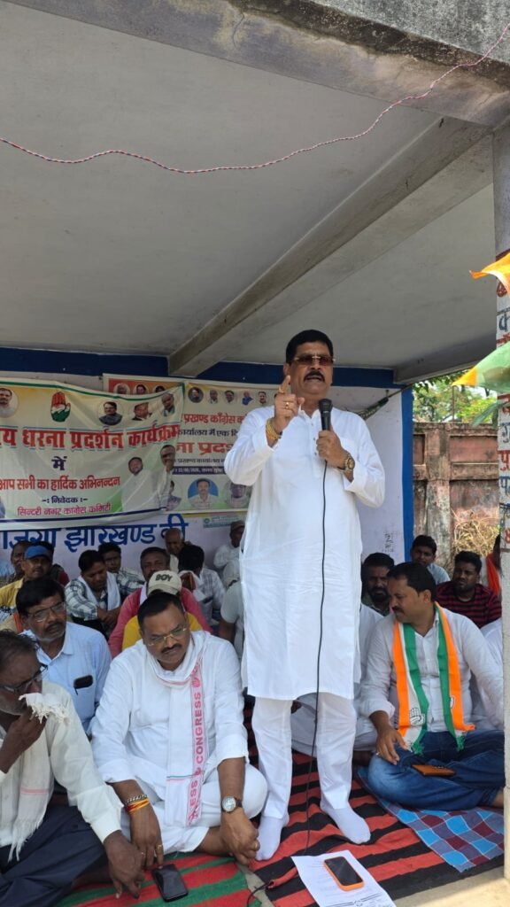 बलियापुर अंचल कार्यालय पर कांग्रेस का हल्लाबोल, सिंदरी को उजाड़ने की साजिश के खिलाफ फूटा गुस्सा…