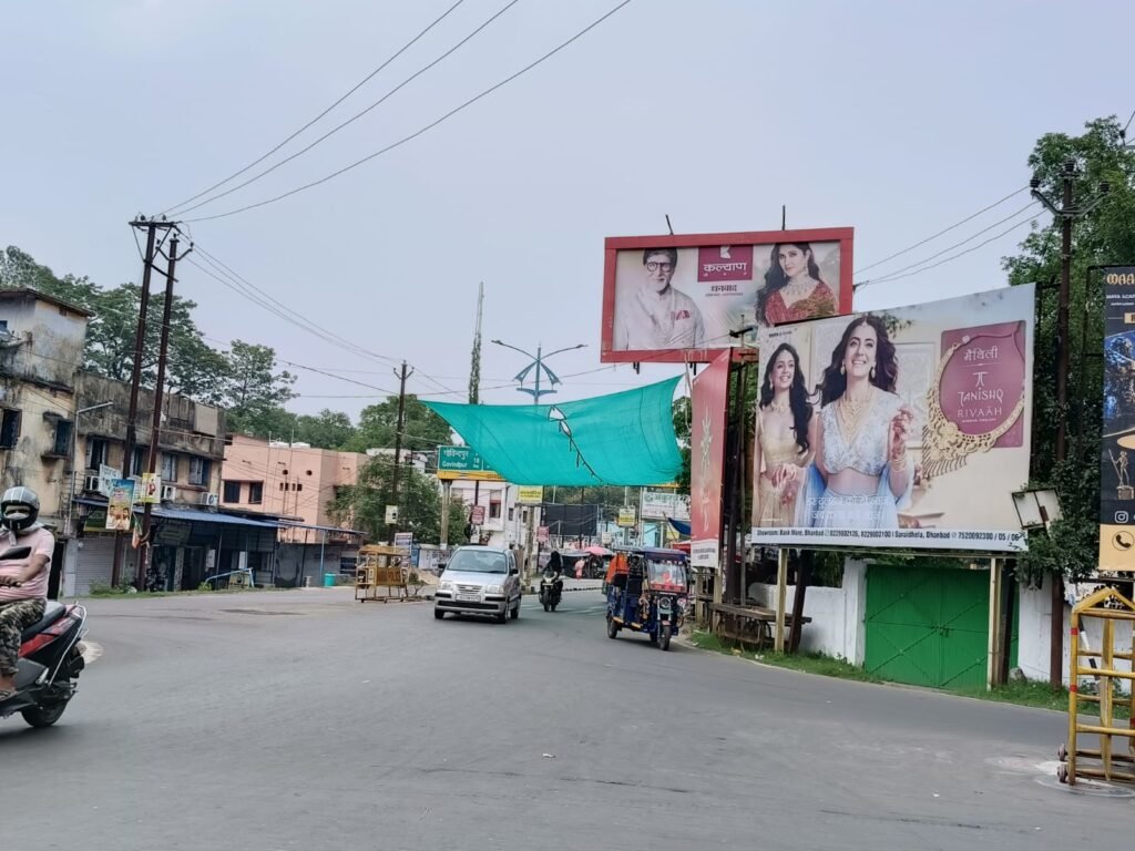 अत्यधिक धूप और हीट वेव से राहत के लिए जिला प्रशासन की अनूठी पहल; प्रमुख चौराहों पर लगाए गए अस्थायी छायादार शेड…