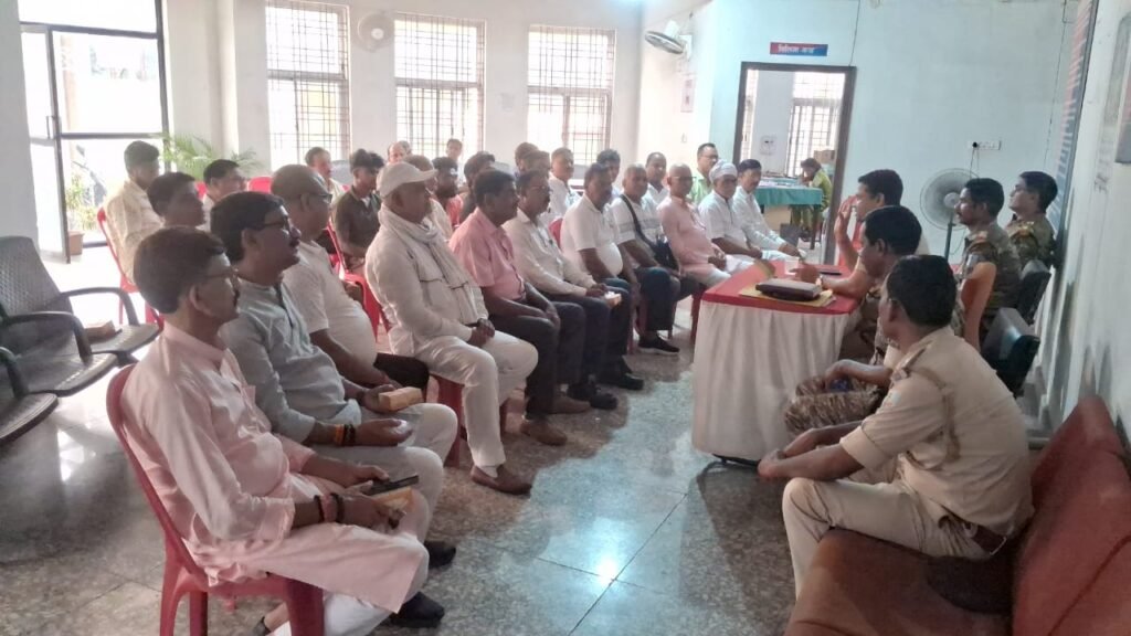सिंदरी थाना परिसर में शांति समिति की हुई बैठक, सौहार्दपूर्ण माहौल में बकरीद पर्व मनाने की गई अपील…